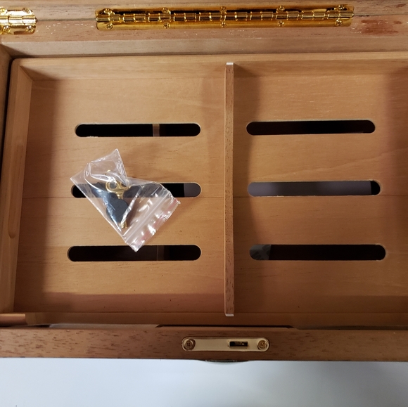Humidor - Picture 5 of 6